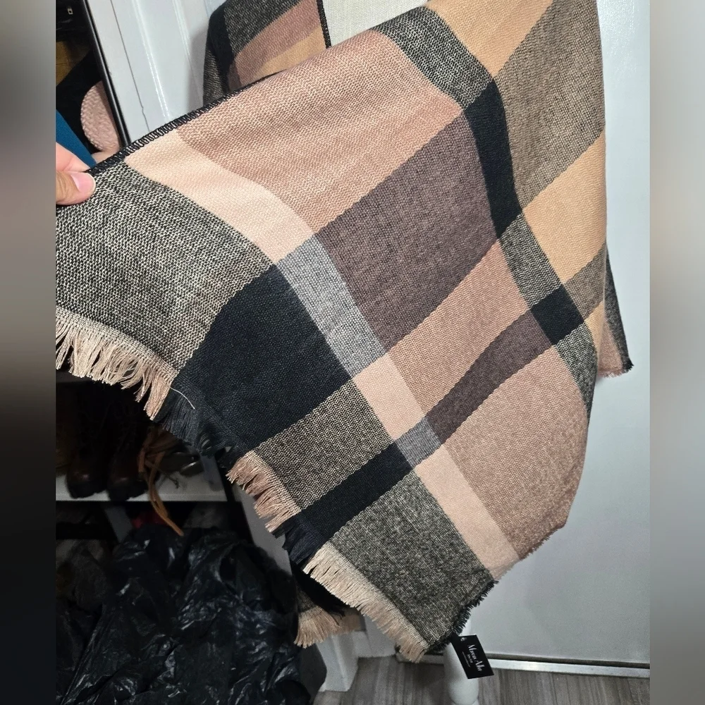 Marcus Adler Ruana Wrap With Frayed Hem plaid NWT